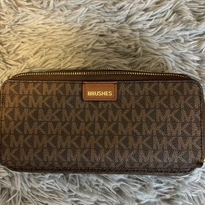 Michael Kors Signature Travel Jet set cosmetic bag